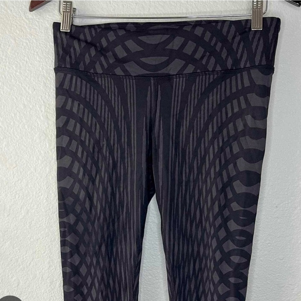 Black Alo airbrush Patterned Leggings sheer at bottom